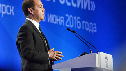 Премьер России Медведев срочно эвакуирован