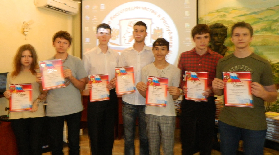 Под крылом России