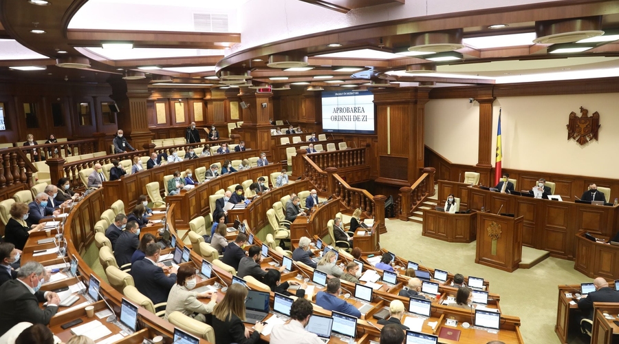 Пока коммунисты бойкотируют - и парламент работает, и жизнь продолжается!