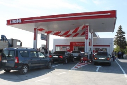 Ряд импортеров нефтепродуктов снизил в среду розничные цены на топливо на 0,9-3,2%