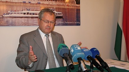 Посол Венгрии Дьёрдь Варга, прощаясь с Молдовой,    пожелал     ей    мира    и    процветания