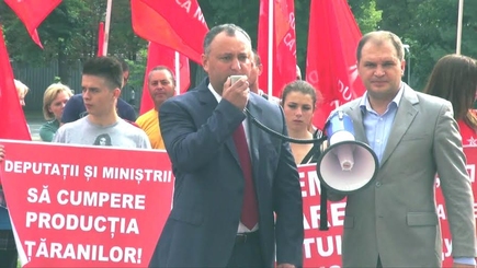 Социалисты предлагают депутатам покупать молдавские товары, для которых доступ на российский рынок оказался закрытым.