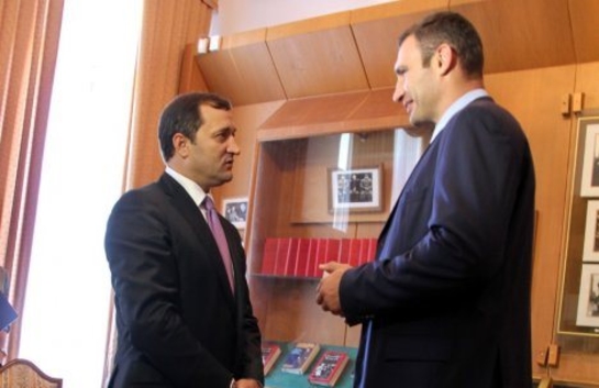 Меркель и Европейская народная партия (ЕНП) делают ставку на  Филата (Молдова) и Кличко (Украина)