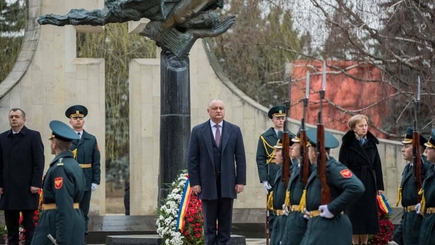 После эвакуации боеприпасов российские войска также должны будут покинуть левый берег Днестра, - президент Молдовы Игорь Додон.