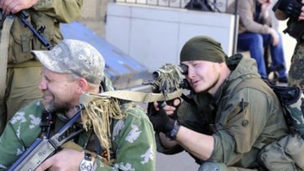 Блокпосты силовиков в Луганской области обстреляны боевиками