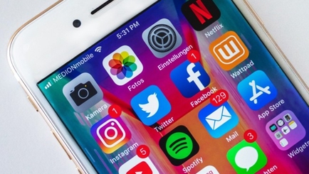 В социальных сетях Facebook и Instagram произошел крупнейший сбой