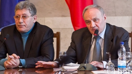 Президент Тимофти не решился сместить А. Шалару с поста министра обороны