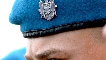 Двое военнослужащих-срочников приговорены к тюремному заключению