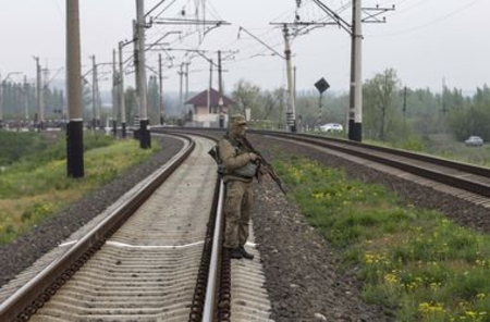 В Свердловске террористы взорвали электроподстанцию и ж/д пути