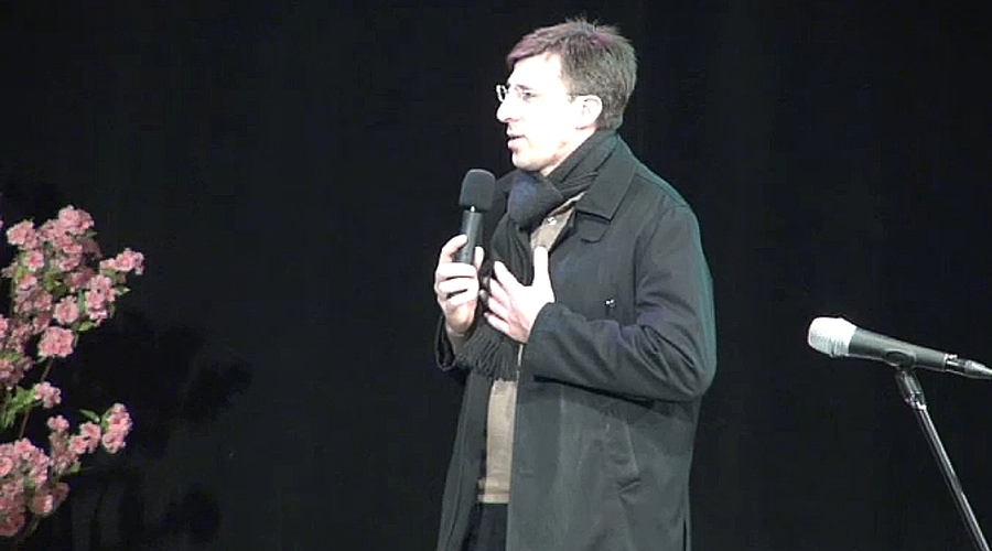 Киртоакэ пришел на официальное мероприятие в неподобающем виде (ФОТО)