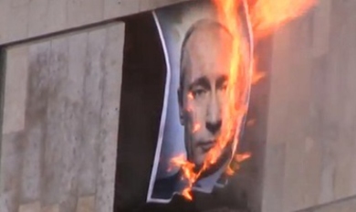 Объединение «Молодежь Молдовы» сожгло портрет Путина