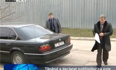 Велосипеда у Гимпу нет. Поэтому он пользуется машиной с фальшивыми регистрационными номерами