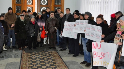 Социалисты, возмущенные деятельностью АО „Termocom”,  продолжают протесты перед примэрией мун. Кишинев