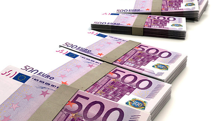 Средняя зарплата в Латвии превысила 1000 евро