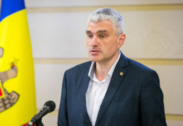 Александр Слусарь считает, что президент Додон пытается устранить конкурентов на президентских выборах