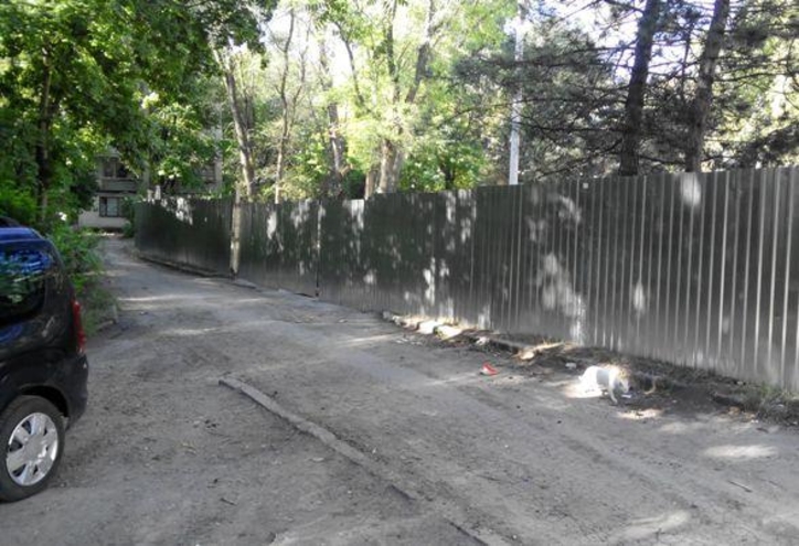 Столичные власти приостановят воздвижение жилого дома на Рышкановкe