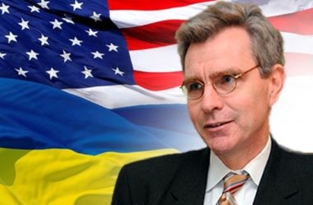 Посла США беспокоят события в Раде