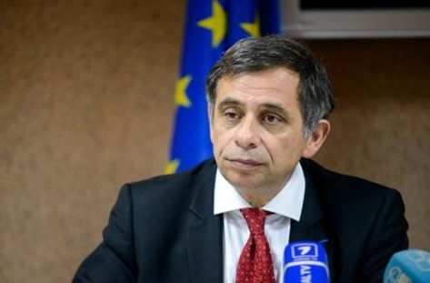 Анри Малосс порекомендовал РМ противостоять шантажу