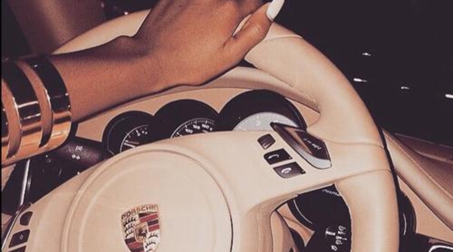 Porsche любовницы Филата продан за более чем 650 тысяч леев