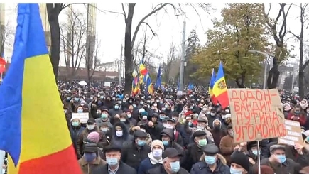 Протест перед зданием парламента (LIVE)