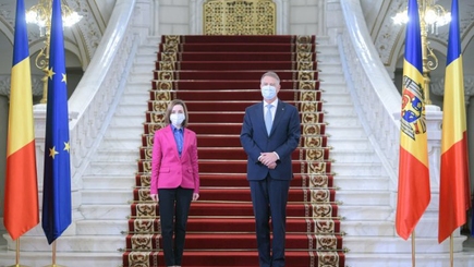 Глава государства Майя Санду встретилась в Бухаресте с президентом Румынии Клаусом Йоханнисом