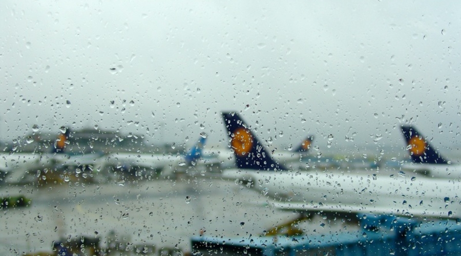 «Четвертые сутки я живу в аэропорту». Гражданина Молдовы не пускают к семье в Москве из-за пандемии