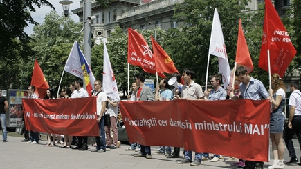 Молодая Гвардия призывает политические силы к сотрудничеству