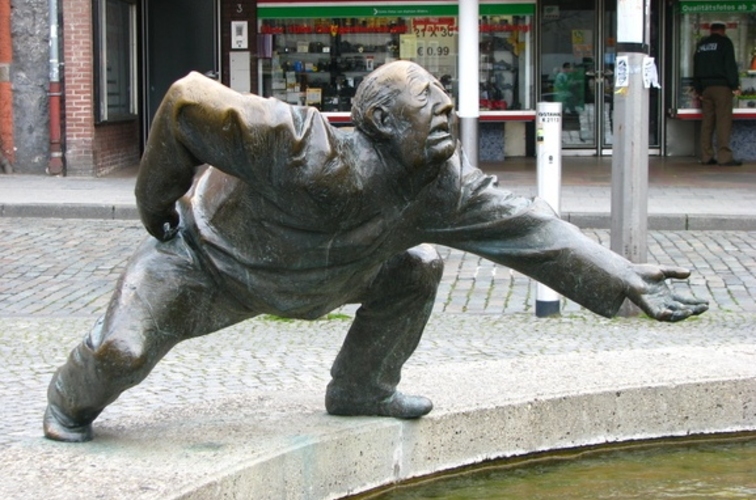 Бедные министры Молдовы: живут  в трущобах, ночуют в автомобилях?