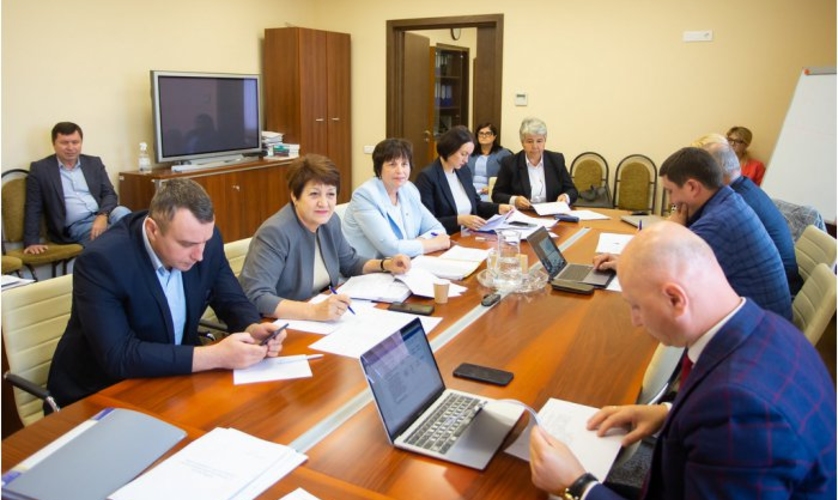 Зарплата соцработников и помощников родителей увеличится