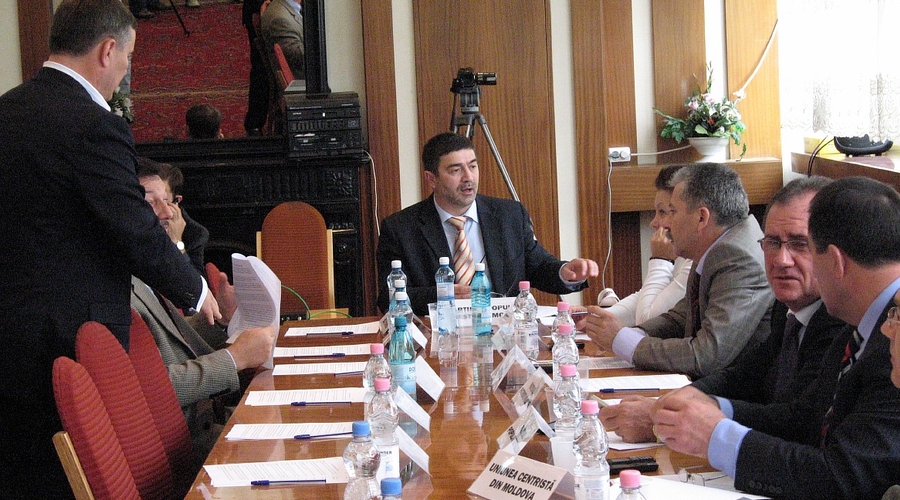 Юрий Рошка объединяет «третью силу»?