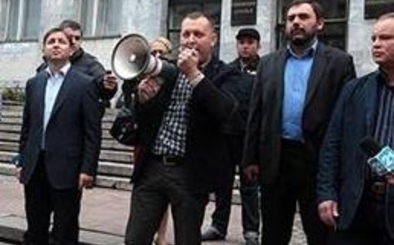 Хроника кофейно-бархатной революции. День первый. Требование ПКРМ: слуги режима должны наказать хозяев