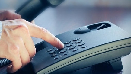 Эксперты отмечают снижение доходов операторов проводной и мобильной телефонной связи