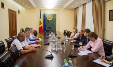 Стрелец пообещал фермерам решить по возможности их проблемы