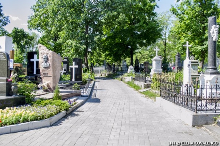 Доступ частного транспорта на территории кладбищ будет ограничен с 2 мая