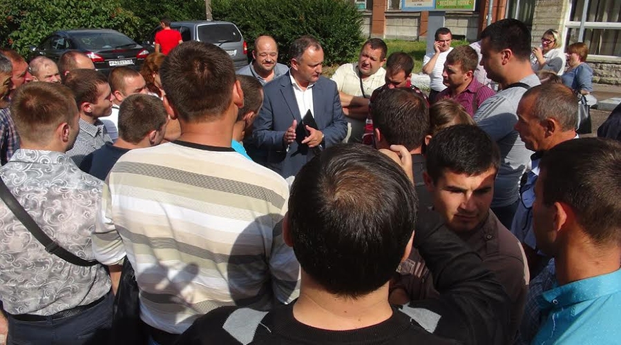 Игорь Додон организовал встречу с соотечественниками в Санкт-Петербурге