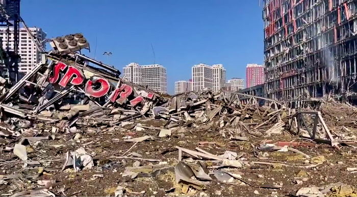 Минобороны рф заявило об уничтожении склада боеприпасов в торговом центре в Киеве