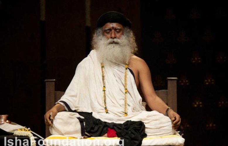 Сбербанк РФ позвал шамана из Индии на экономический форум