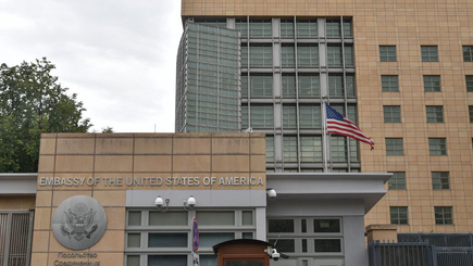 Посольство США в Москве призвало своих граждан немедленно покинуть Россию