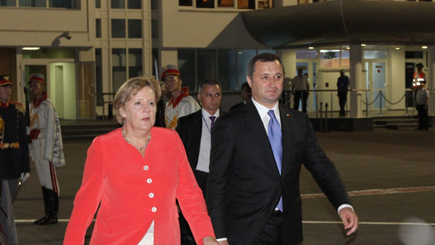 Ангела Меркель улетела. Прощальные слова и поцелуи...