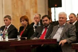 Ни месяца без инициативы по отставке правительства