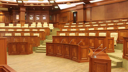 Демократы и либералы требуют расследовать случаи попытки подкупа депутатов