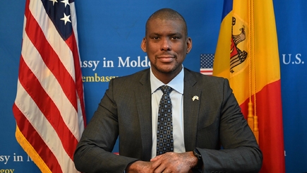 Посол США подчеркнул важность того, чтобы итоги досрочных выборов отражали волю граждан