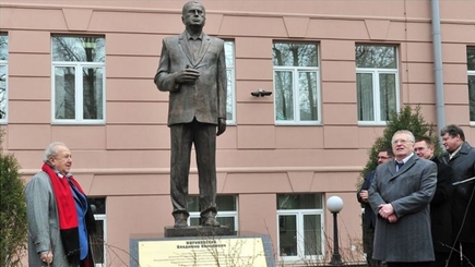 В Москве открыли памятник Жириновскому работы Церетели