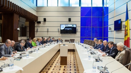 Аккредитованные в Молдове послы обсудили реформу правительства и избирательной системы