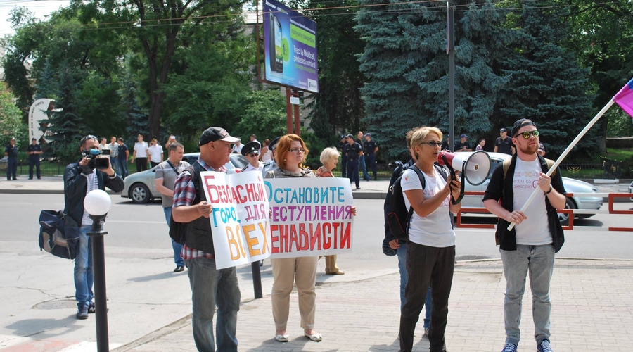Социалисты обвинили Ренато Усатого в разрешении гей-марша