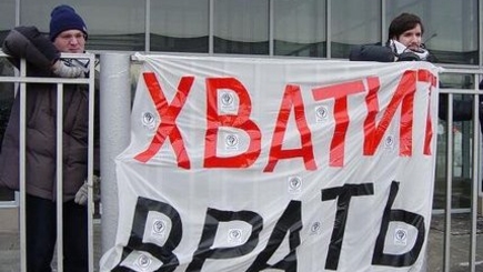 Старые попугаи, кричащие из ветвей ТВ-шоу