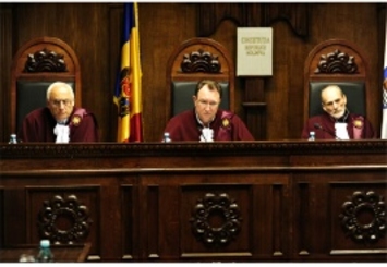Конституционный суд дал отрицательное заключение на инициативу проведения референдума одновременно с парламентскими выборами