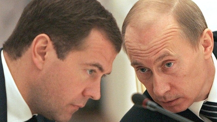 Глава президентского Института современного развития (ИнСоР): Медведеву и Путину не стоит идти на выборы в 2012 году одновременно
