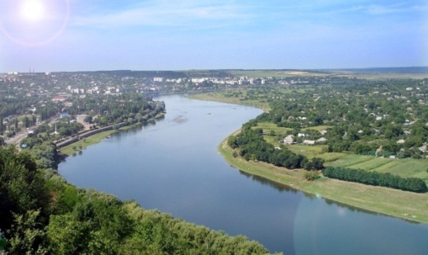 А когда же будем начинать жить без оглядки на Москву или Вашингтон?