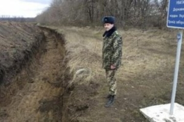 Украина вырыла на границе с РФ 600 км рвов